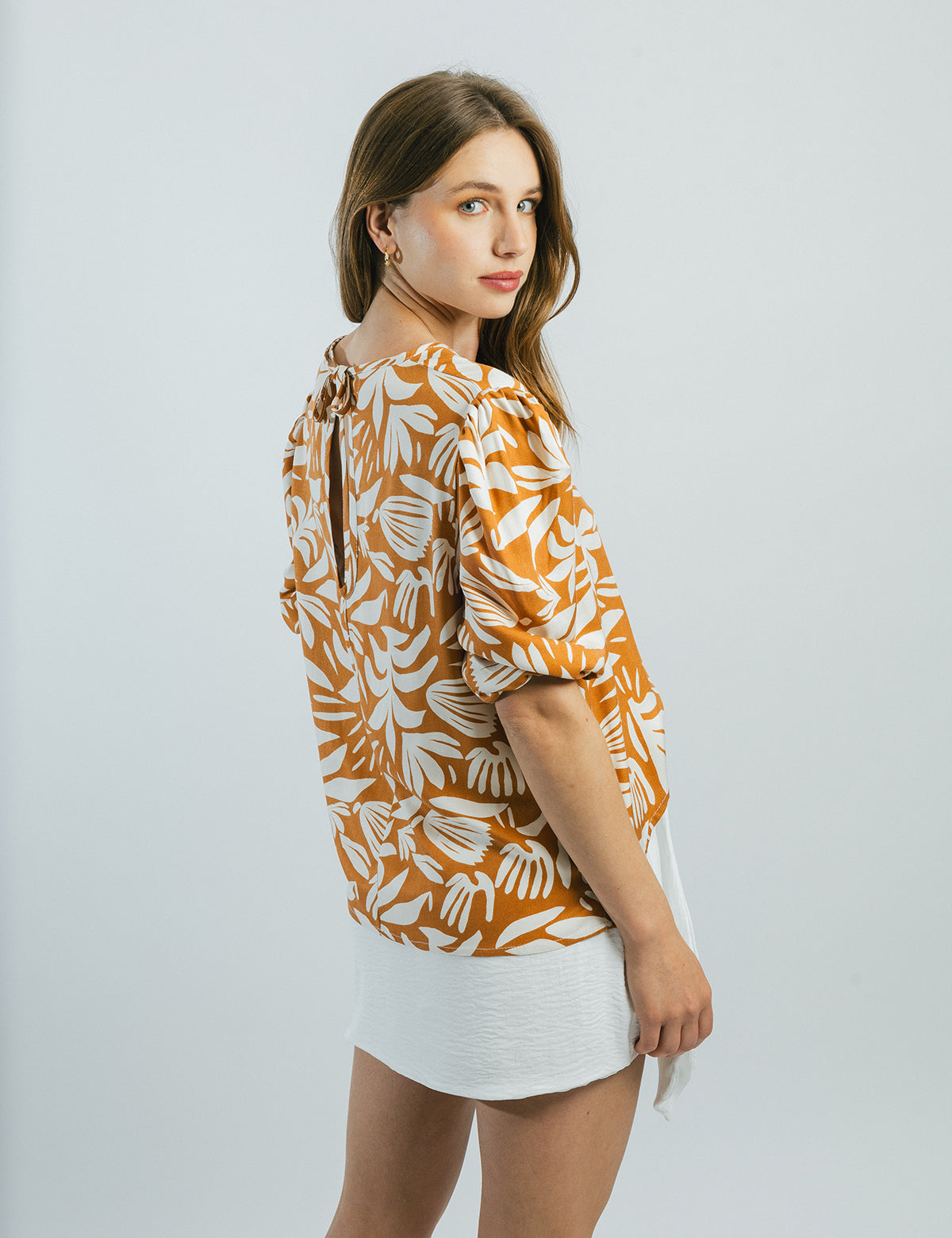 Blusa Berta print camel